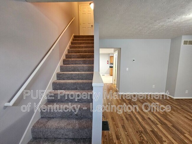 Building Photo - 520 Tomahawk Dr
