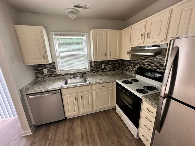 Foto del edificio - 15210 Broadwater Ct
