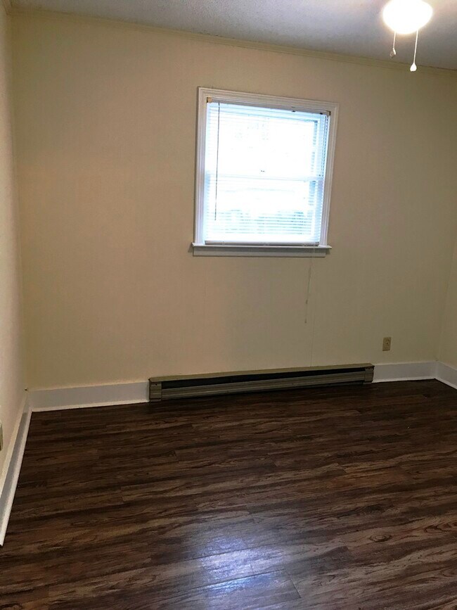 Foto del edificio - 406 Old Central Rd