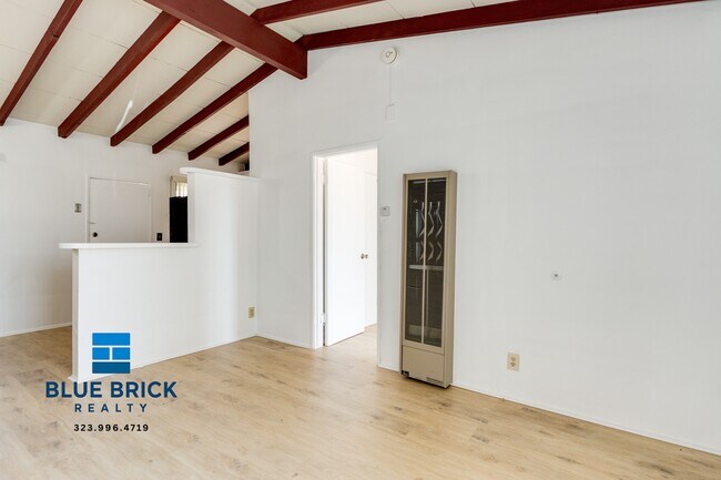 Foto del edificio - 7910 Willis Ave