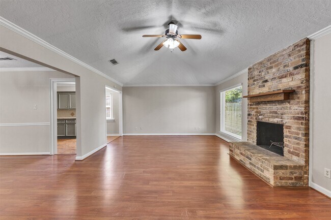 Foto del edificio - 8318 Amurwood Dr