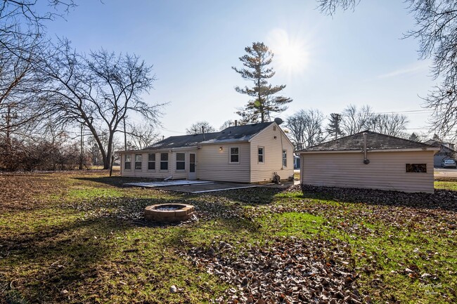 Building Photo - 480 W Grand Ave