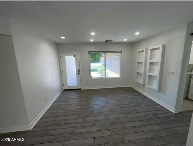 Building Photo - 6110 E Blanche Dr
