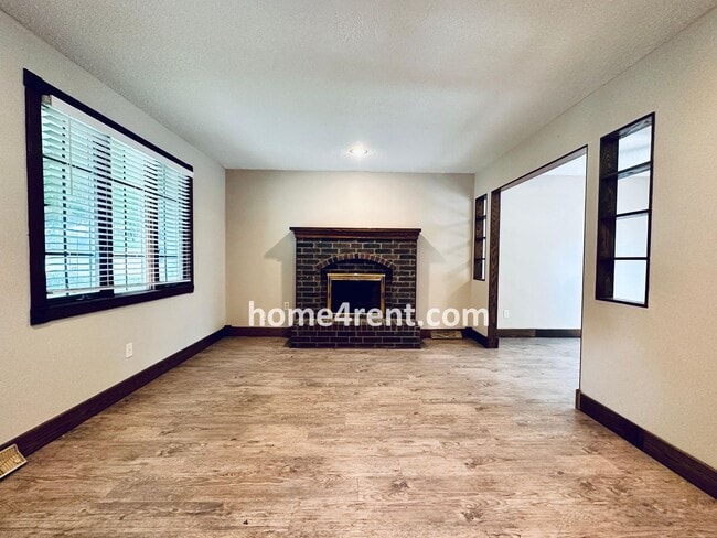 Foto del edificio - Fantastic Parkville area with Updated Kitchen including Granite Counters and Stainless Steel Appl...