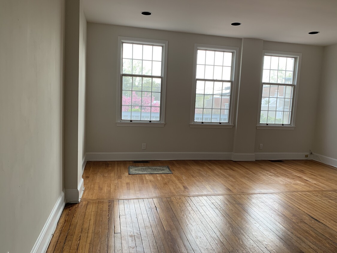 Living dining area - 3420 R St NW