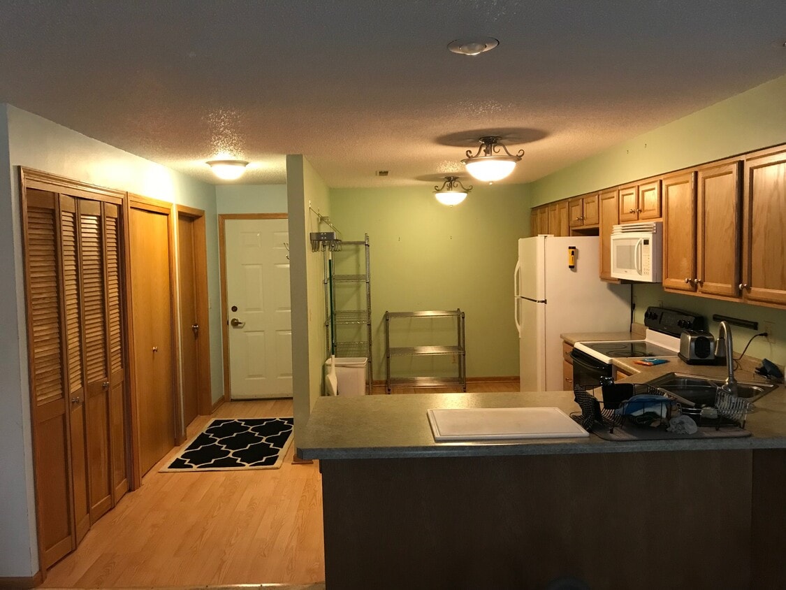 325 Woodside Dr Unit 325 second floor, Iowa City, IA 52246 Condo for