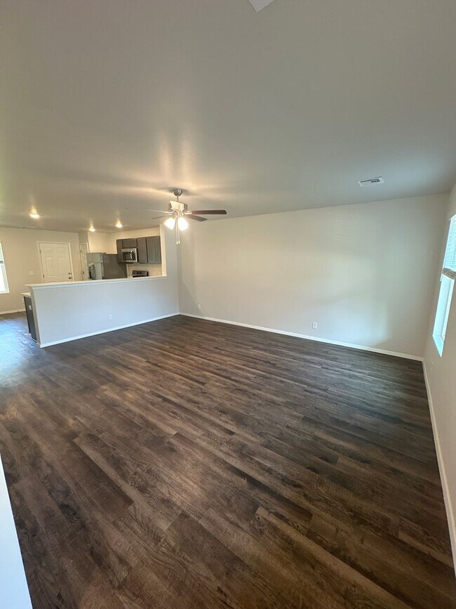 Foto del edificio - BRAND NEW Three Bedroom | Two Bath Home in...