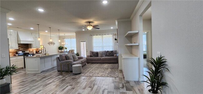 Foto del edificio - 1001 W Ashmore Landing Loop