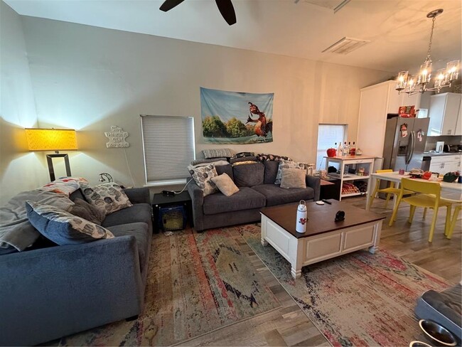 Foto del edificio - 2341 W Walnut St