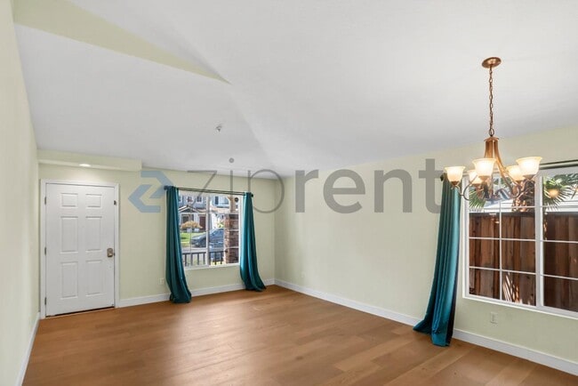 Building Photo - Unit