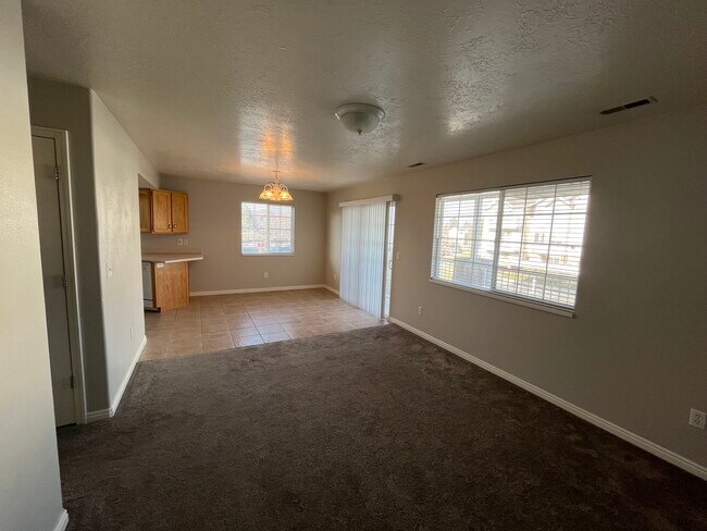 Sala de estar - 1077 W 1360 S
