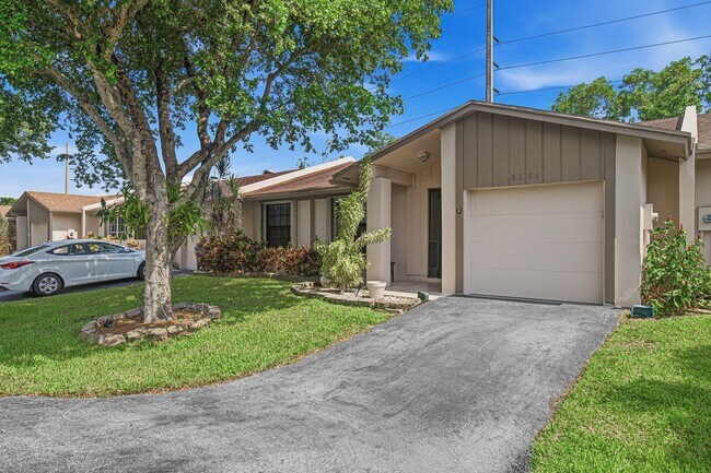 Foto del edificio - 5284 Breadfruit Cir