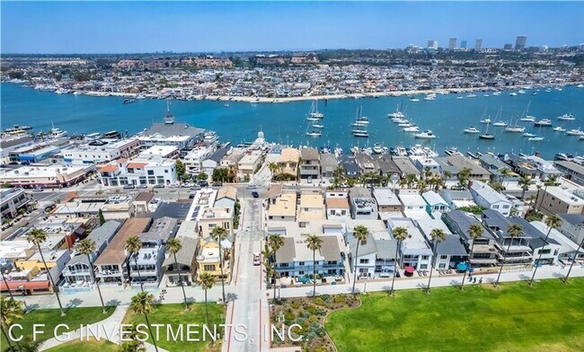 Building Photo - 3 br, 2 bath House - 901 E Balboa Blvd #B