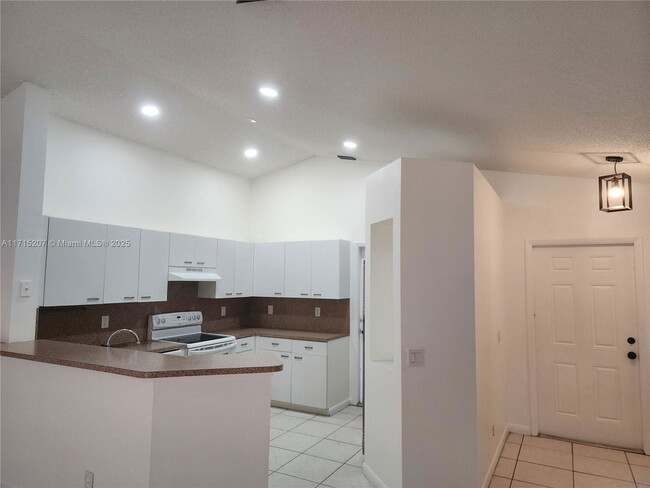 Foto del edificio - 4288 Greenbriar Ln