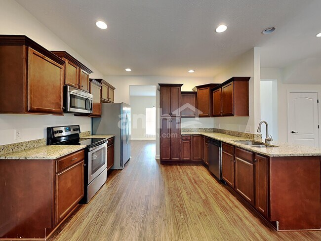 Foto del edificio - 6457 Sunnywood Dr