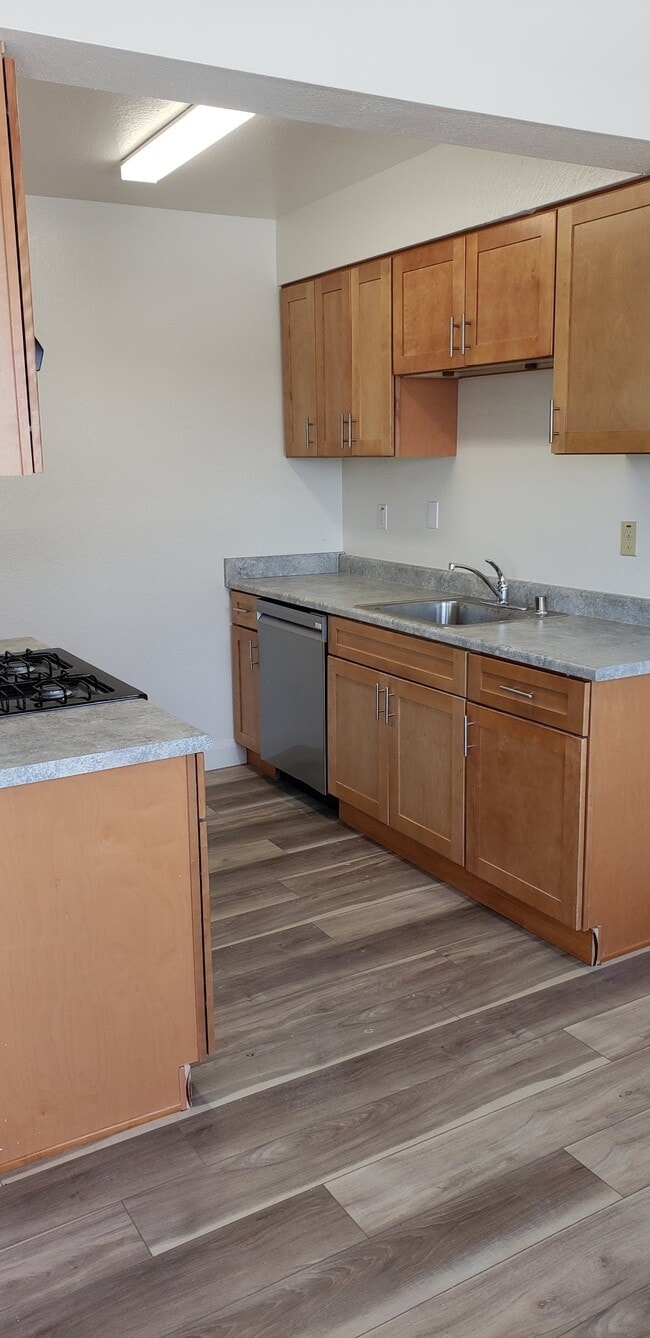 Building Photo - 14103 Cerise Ave