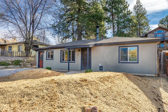 Building Photo - 107 E Woodland Dr