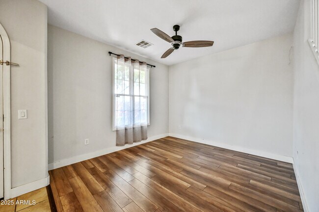 Foto del edificio - 839 S Adam Wy