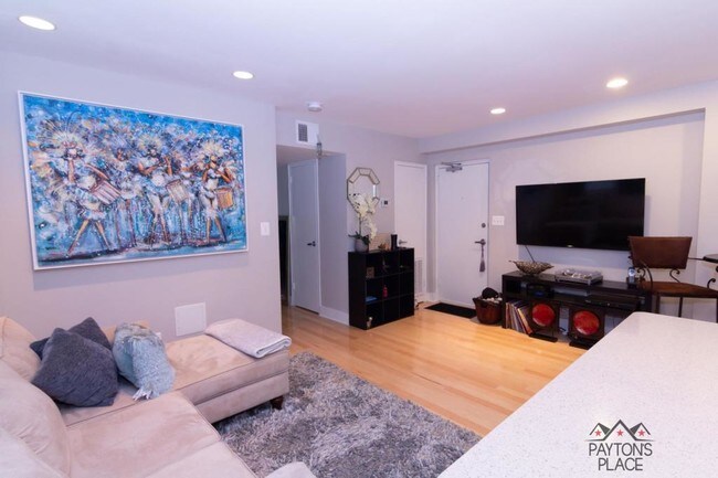 Building Photo - 212 Oakwood St SE #113