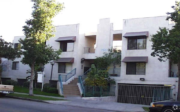 Building Photo - 700-702 E Harvard St