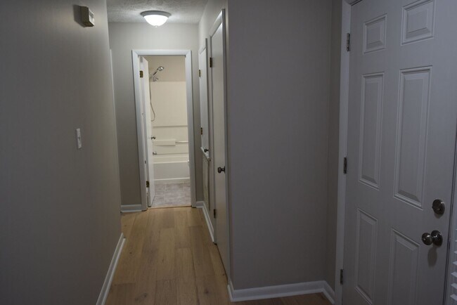Foto del edificio - 668 Bartons Landing Pl