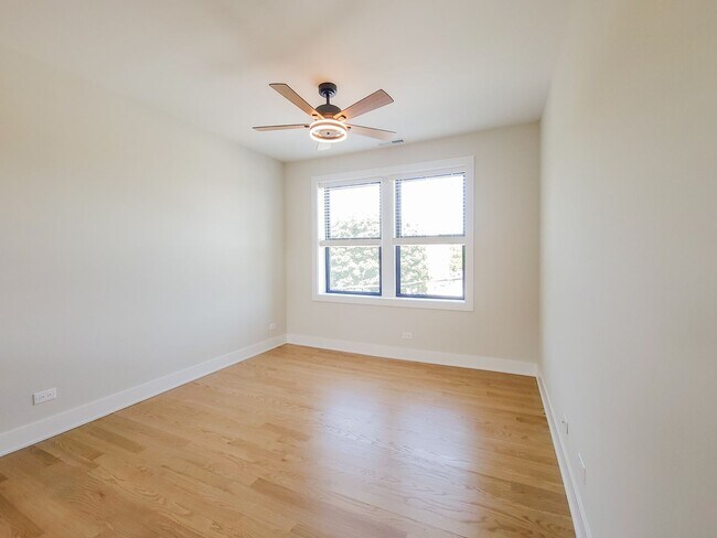 Foto del edificio - 4409 N Seeley Ave