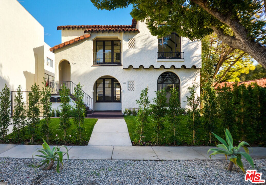 Foto principal - 918 N Genesee Ave