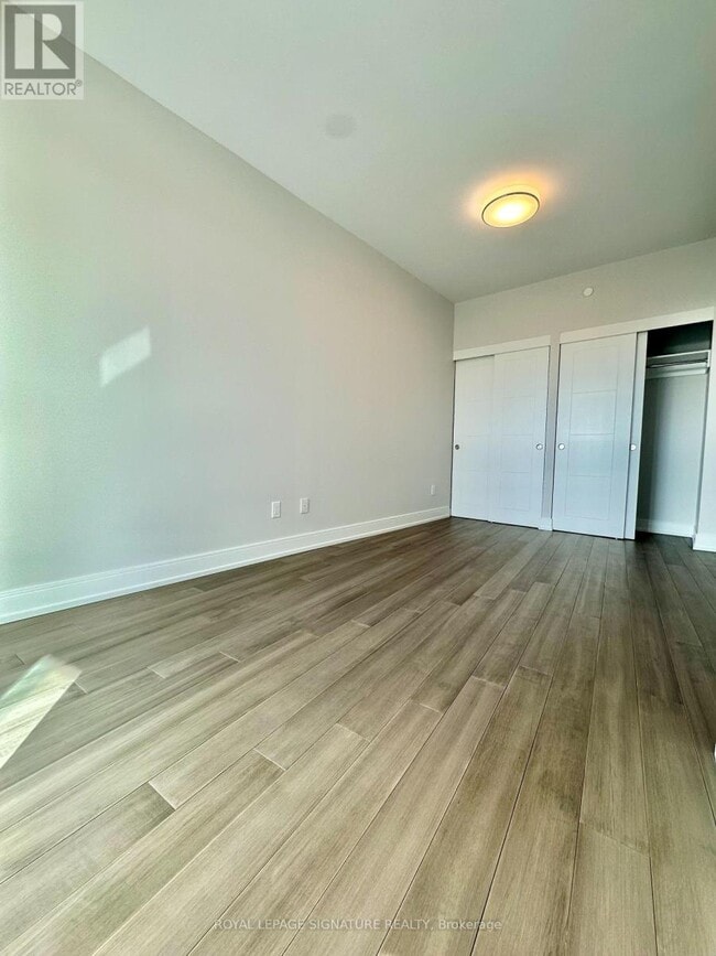 Photo du bâtiment - 2525-2525 Bathurst St
