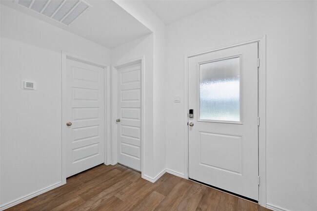 Building Photo - 7411 Canyon Chase Dr