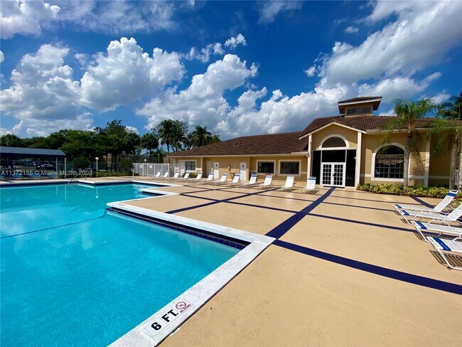 Foto del edificio - 450 Palm Cir W