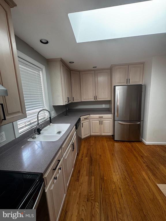 Foto del edificio - 2133 Hallmark Dr