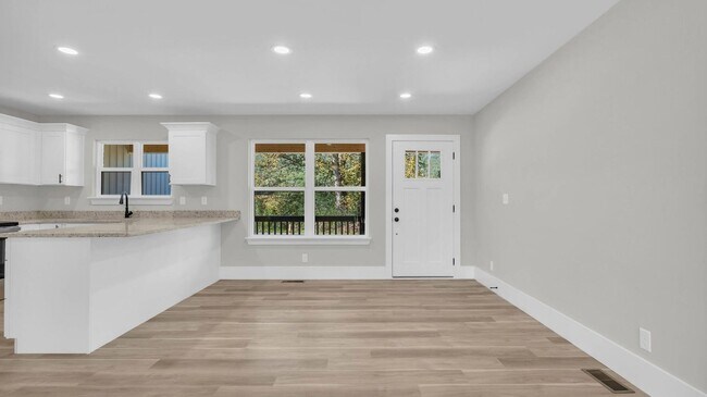 Foto del edificio - New construction home in beautiful Dunlap