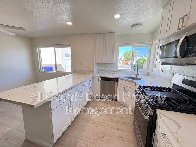 Foto del edificio - 33687 Whispering Palms Trail