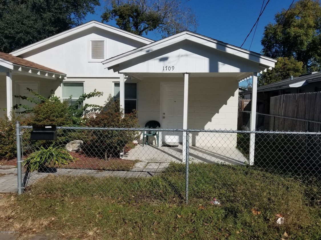 Primary Photo - 1709 Dot St