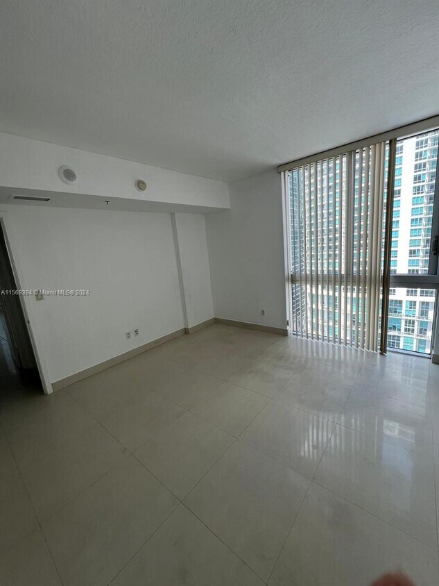 Foto principal - 325 S Biscayne Blvd