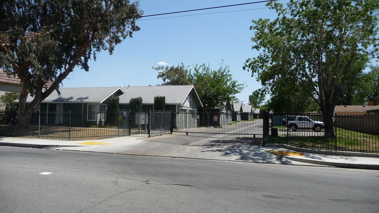Primary Photo - 504 W Avenue J4