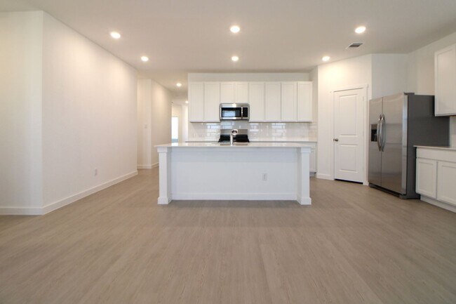 Building Photo - 5128 McKittrick