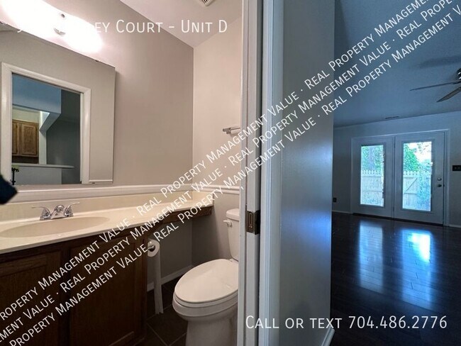 Building Photo - Townhome with en suite bathrooms, private ...