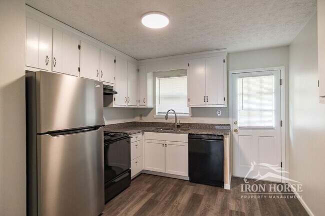 Foto del edificio - 1172 White Oak Dr