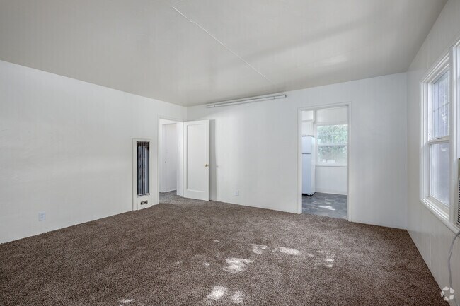 2 habitaciones, 1 baño - 768 pies cuadrados - Sala de estar - 2610 N St