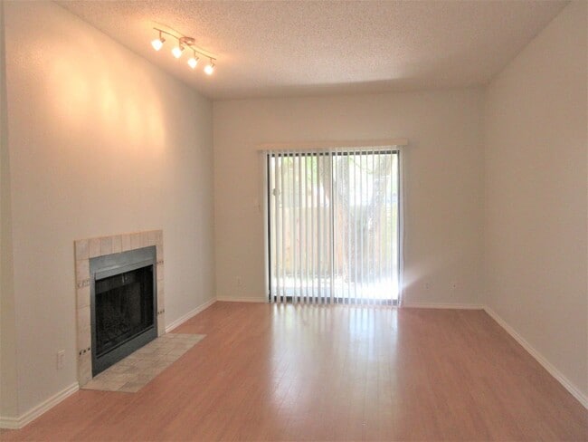 Building Photo - CO111