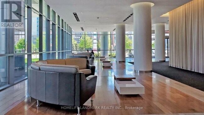 Photo du bâtiment - 66 Forest Manor Rd