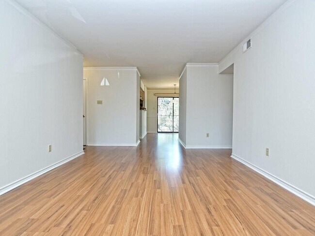 Foto del edificio - 4159 Steck Ave