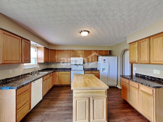 Building Photo - 5609 Nutmeg Pl