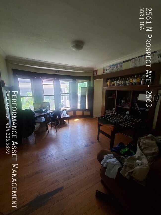 Building Photo - Charming 3BED/1BATH Eastside Upper Unit