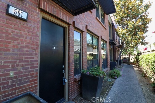Building Photo - 561 W Maple Ave
