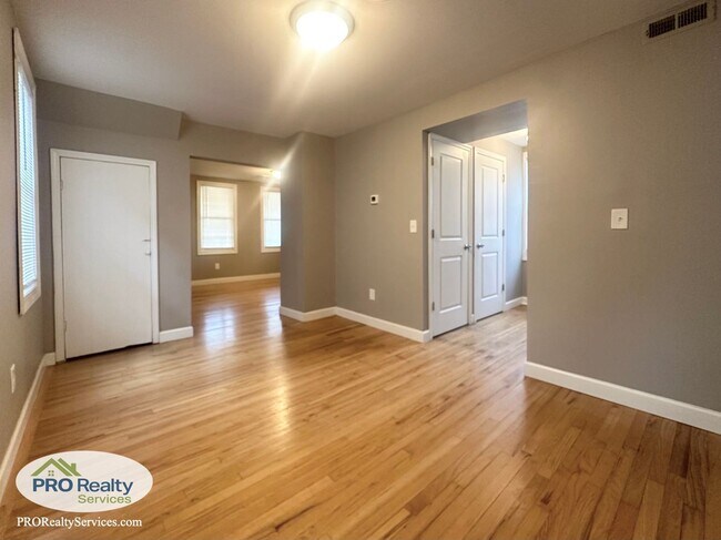 Foto del edificio - 3 Bedroom House In Northeast Minneapolis
