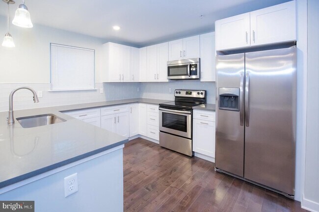 Foto del edificio - 1228-32 W College Ave