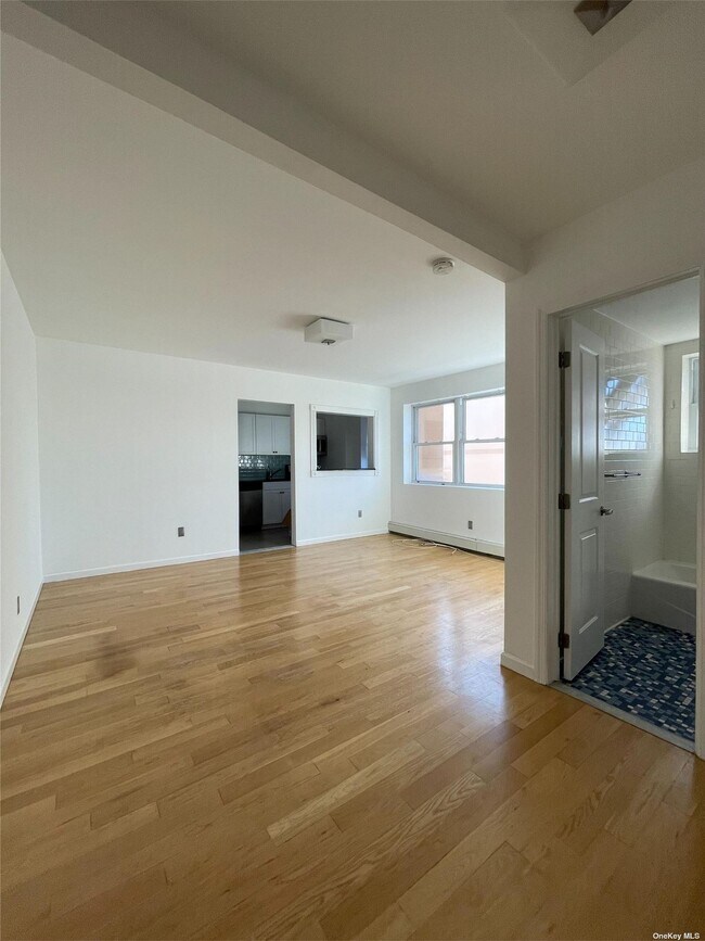 Foto del edificio - 251 W Broadway