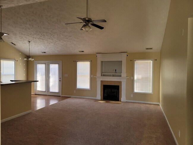 Foto del edificio - NEW LISTING- 3 bd/ 2 ba located MINUTES from Fort Bragg! Quiet Neighborhood!